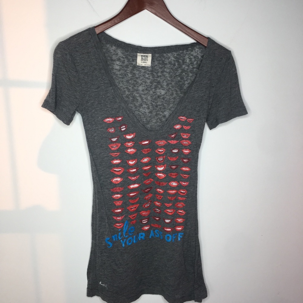 ✨10 for $30! Graphic tee!